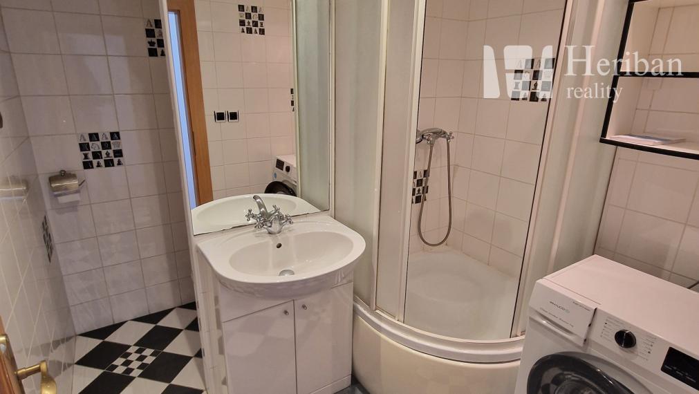 2 izb.byt s logiou, rekonštr, zariadený, Partizánska ul, JUH