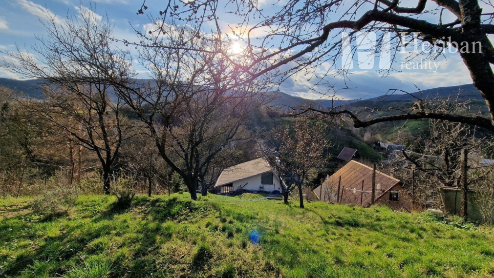 murovaná rekreačná chata, plyn+vodovod, 4,7ár.pozemok, Sokol-časť Uhrinč