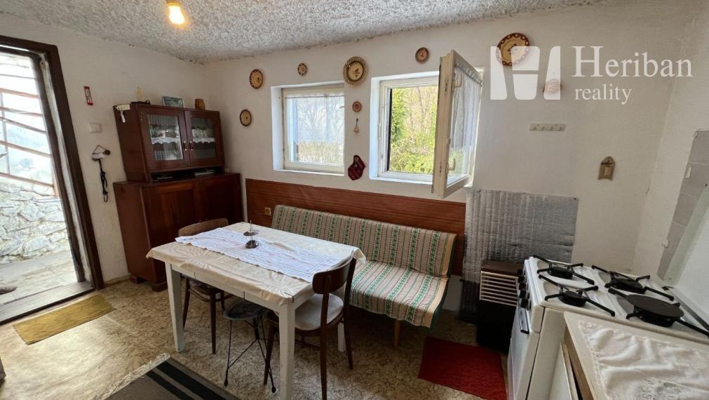 murovaná rekreačná chata, plyn+vodovod, 4,7ár.pozemok, Sokol-časť Uhrinč