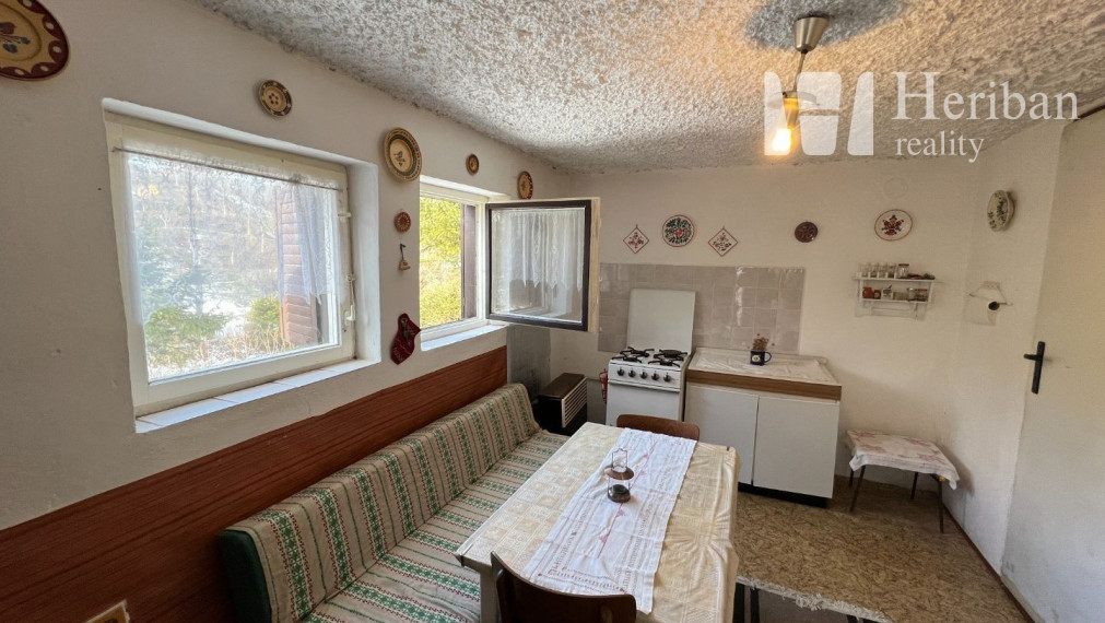 murovaná rekreačná chata, plyn+vodovod, 4,7ár.pozemok, Sokol-časť Uhrinč