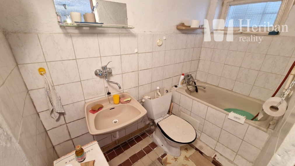 murovaná rekreačná chata, plyn+vodovod, 4,7ár.pozemok, Sokol-časť Uhrinč