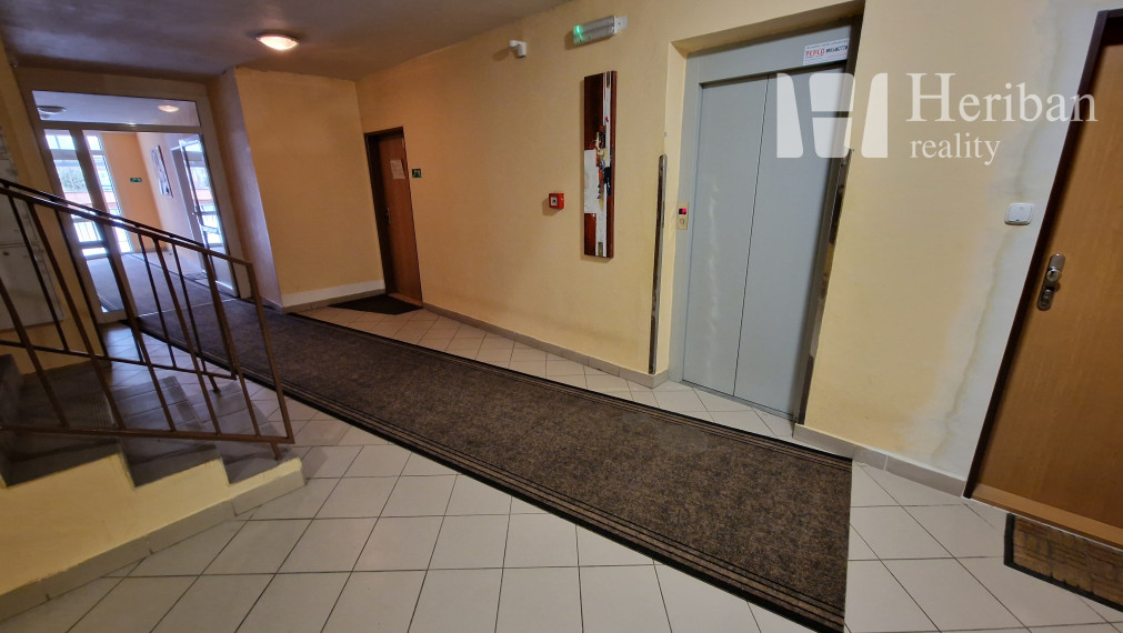 3-izb.byt s terasou, rekonštr. a zariadený, Klimkovičova ul, časť KVP