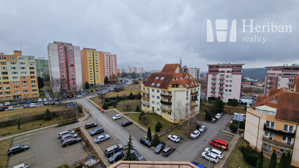 3-izb.byt s terasou, rekonštr. a zariadený, Klimkovičova ul, časť KVP