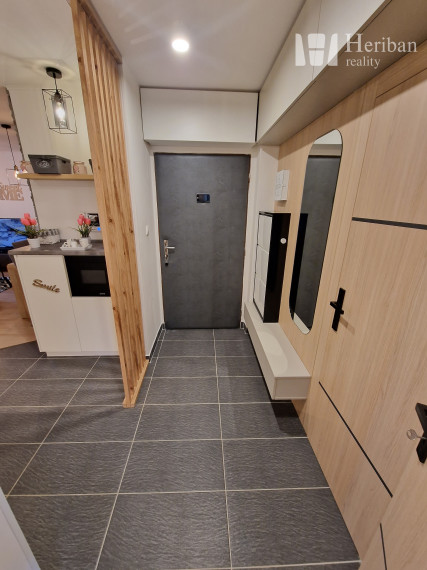 3-izb.byt s terasou, rekonštr. a zariadený, Klimkovičova ul, časť KVP