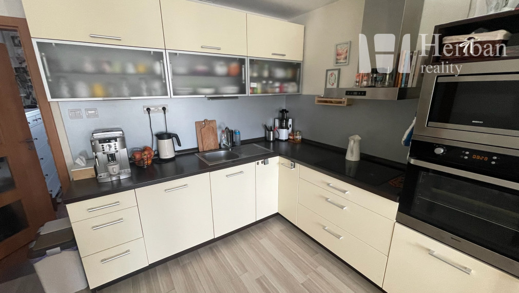 3-izb.byt s logiou, 68m2, rekonštr., Tr.SNP/Nešporova,Terasa