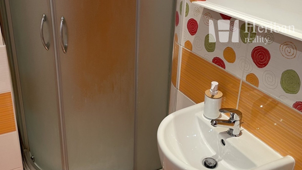 1,5-izb.byt, rekonštr. a zariadený,Palárikova ul, KE-JUH