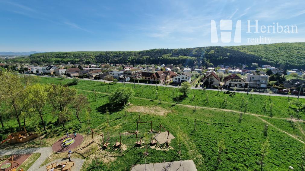 1,5 izb.byt s 6m logiou,42m2, zariadený, Denešova ul, KE-KVP