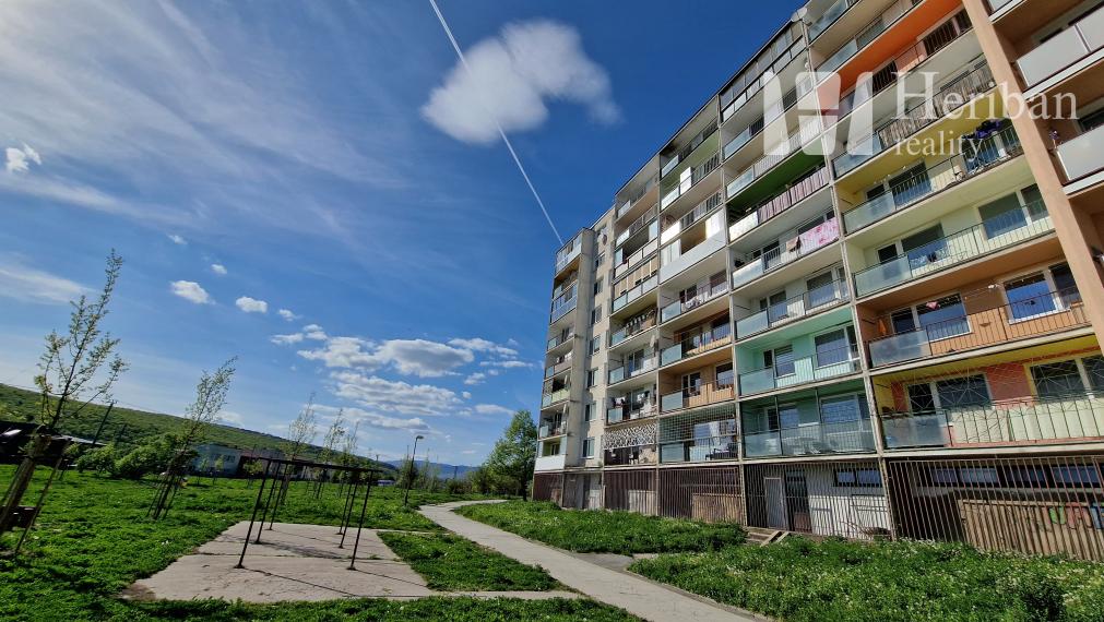 1,5 izb.byt s 6m logiou,42m2, zariadený, Denešova ul, KE-KVP