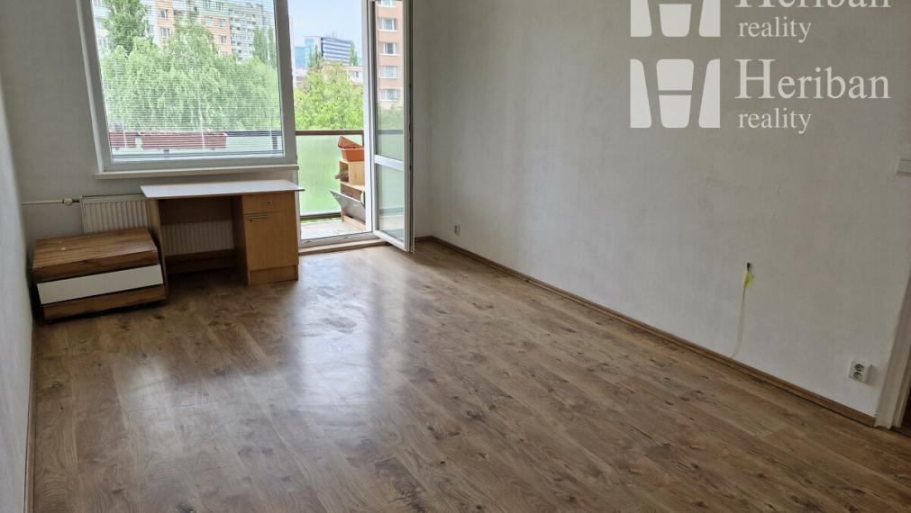 3-izb.byt s 2logiami, 65m2, 5.p, Jantárova ul, KE-časť JUH