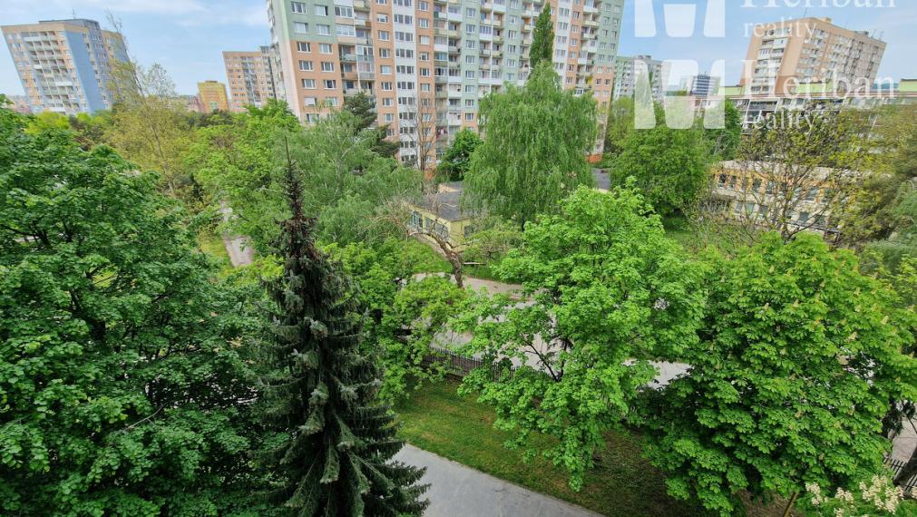 3-izb.byt s 2logiami, 65m2, 5.p, Jantárova ul, KE-časť JUH