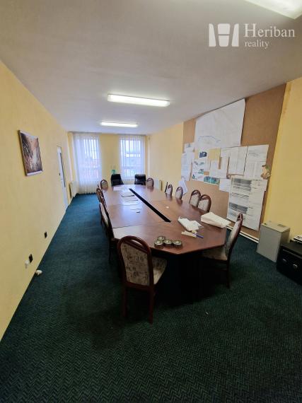 Admin.budovy + sklady, 65 ár.pozemok, k.ú. Mokrance/Moldava nad Bodvou