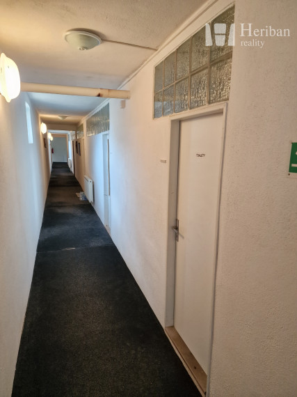 Admin.budovy + sklady, 65 ár.pozemok, k.ú. Mokrance/Moldava nad Bodvou