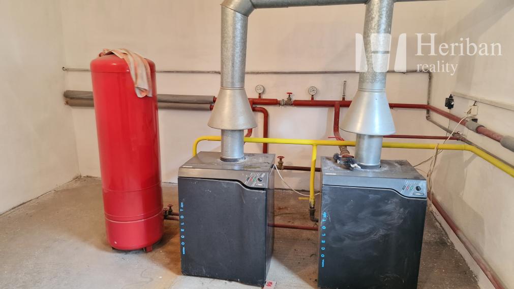 Admin.budovy + sklady, 65 ár.pozemok, k.ú. Mokrance/Moldava nad Bodvou