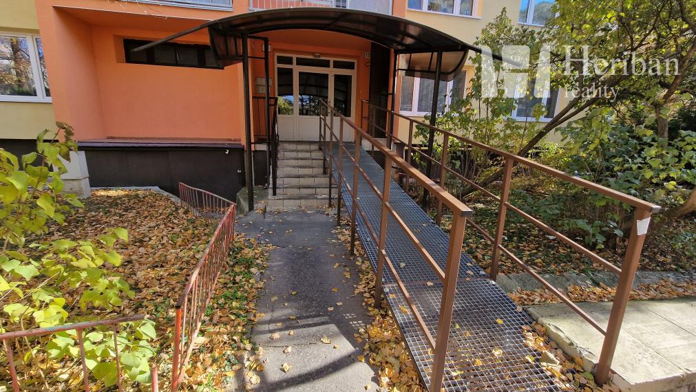 2-izb.byt, 50m2, 2.p/10, Orgovánová ul, Západ-Terasa