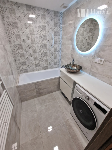 4-izb byt s logiou, rekonštr., 79m2, Ladožská ul, KE-Jazero