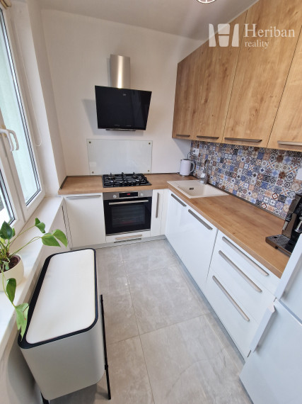 4-izb byt s logiou, rekonštr., 79m2, Ladožská ul, KE-Jazero