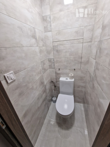 4-izb byt s logiou, rekonštr., 79m2, Ladožská ul, KE-Jazero