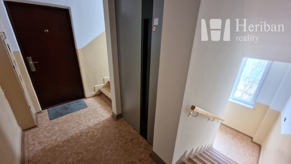 4-izb byt s logiou, rekonštr., 79m2, Ladožská ul, KE-Jazero