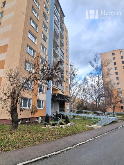 2-izb.byt, 50m2, rekonštr., Čiernomorská ul, KE-Nad Jazerom