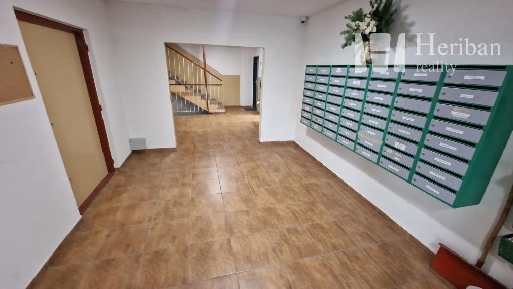 2-izb.byt, 50m2, rekonštr., Čiernomorská ul, KE-Nad Jazerom