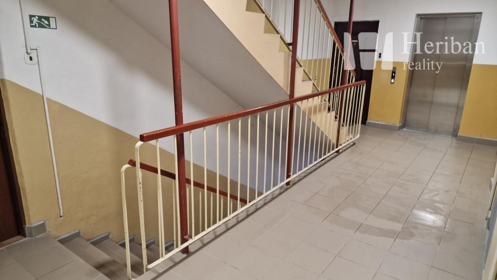 2-izb.byt, 50m2, rekonštr., Čiernomorská ul, KE-Nad Jazerom