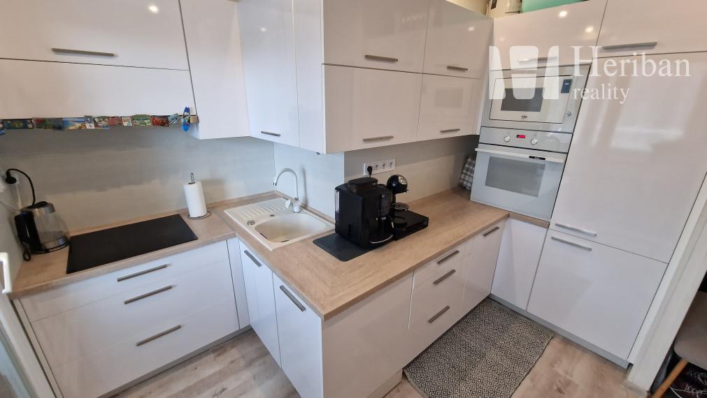 2-izb.byt, 50m2, rekonštr., Čiernomorská ul, KE-Nad Jazerom