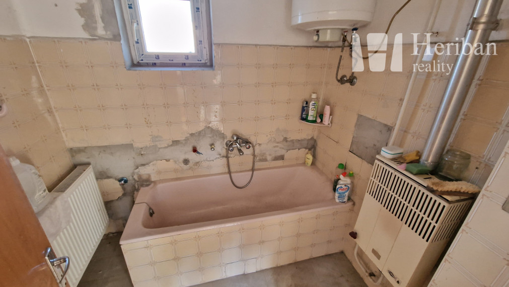 rodinný dom s 6,2ár.pozemkom, obec Hollóháza, Maďarsko