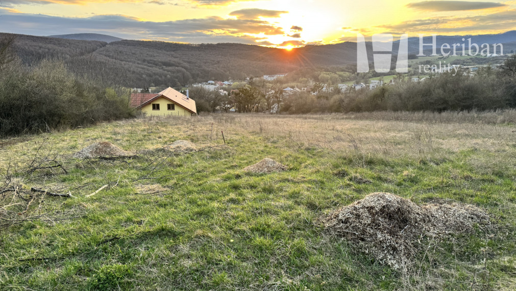 Slnečný pozemok na výstavbu RD, 966m2, šírka 21m, Nižný Klátov, Košice-okolie