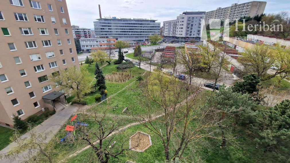 3 izb.byt s logiou, 67m2,zariadený, Karpatská ul,Staré Mesto