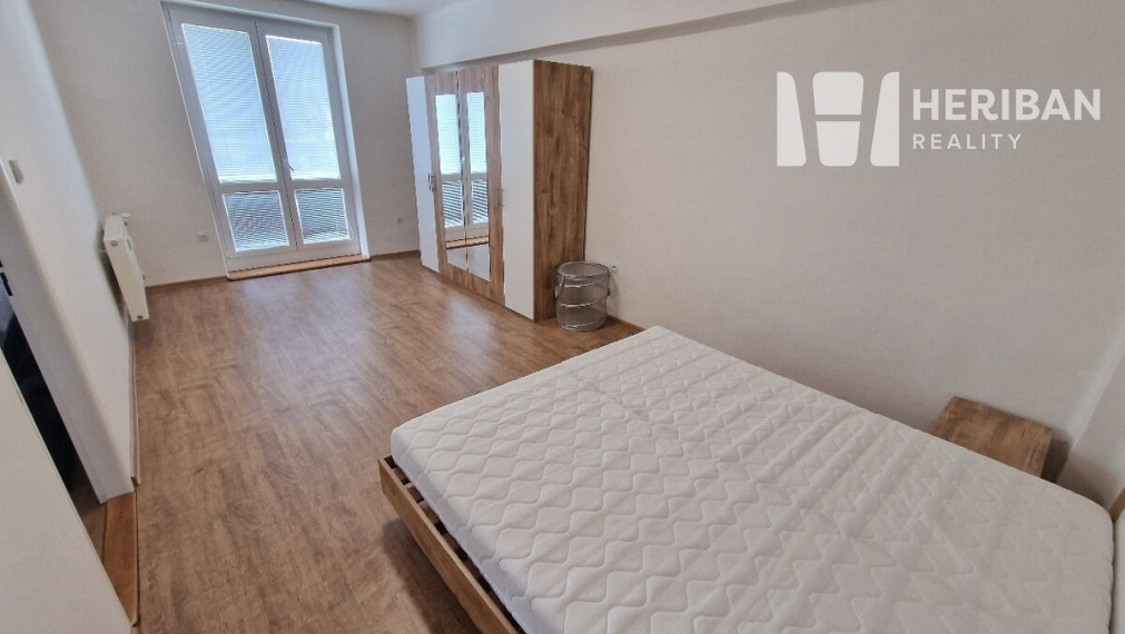 2(3) izb.tehl.byt, 2balkóny, 78m2,Komenského ul, Staré Mesto