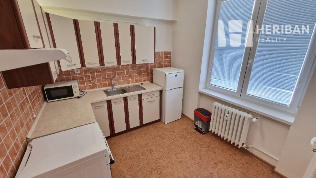 2(3) izb.tehl.byt, 2balkóny, 78m2,Komenského ul, Staré Mesto