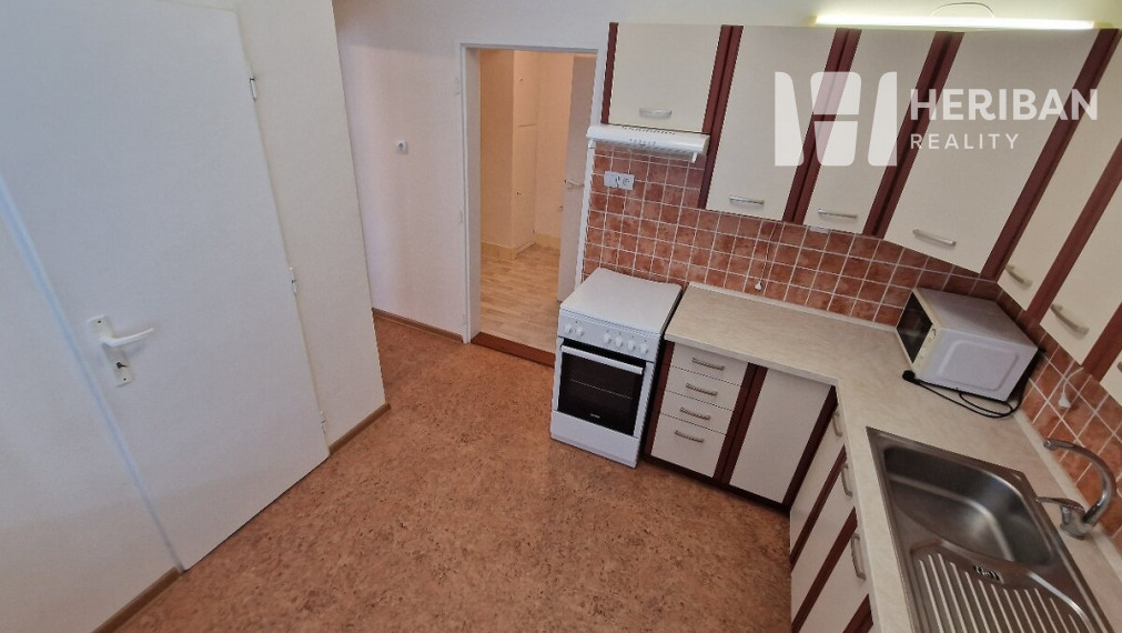 2(3) izb.tehl.byt, 2balkóny, 78m2,Komenského ul, Staré Mesto