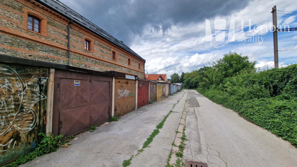 panelová garáž, ul. Rampova / Stromova , KE-Staré Mesto