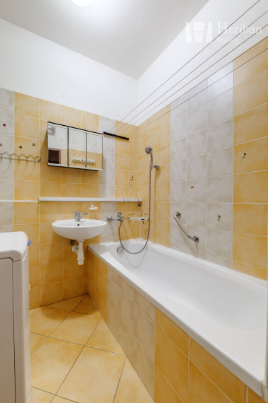 2-izb.byt s logiou, 49m2, 3.p., Titogradská ul, KE-časť KVP