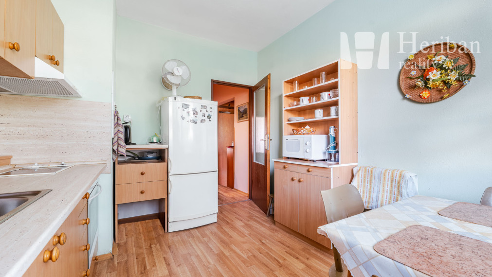 2-izb.byt s logiou, 49m2, 3.p., Titogradská ul, KE-časť KVP