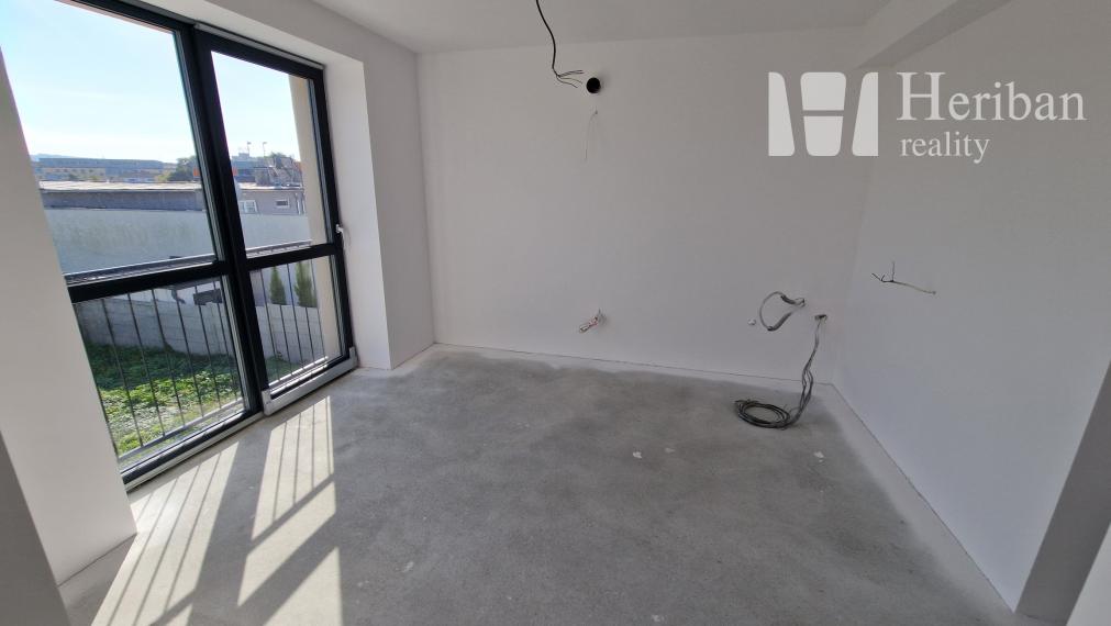 5 izb.RD+4 ár.pozemok, nová kvalitná rek.,Jazdecká ul, Sever