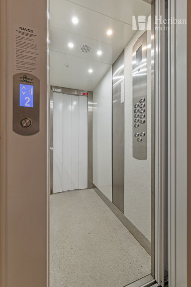 3-izb.byt s logiou,68m2, rekonštr,Orgovánová ul,Západ-Terasa