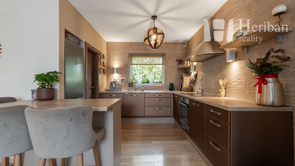 4-izb.rodinný dom s 8,2 ár.pozemkom, Slnečná stráň, Vajkovce