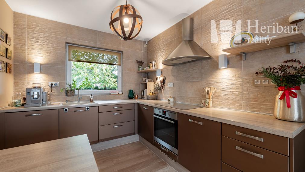 4-izb.rodinný dom s 8,2 ár.pozemkom, Vajkovce, Slnečná stráň