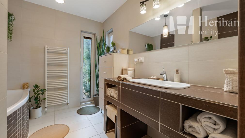 4-izb.rodinný dom s 8,2 ár.pozemkom, Vajkovce, Slnečná stráň