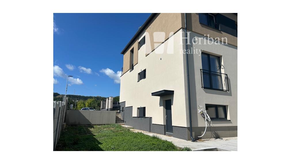 5 izb.RD+4 ár.pozemok, nová kvalitná rek.,Jazdecká ul, Sever