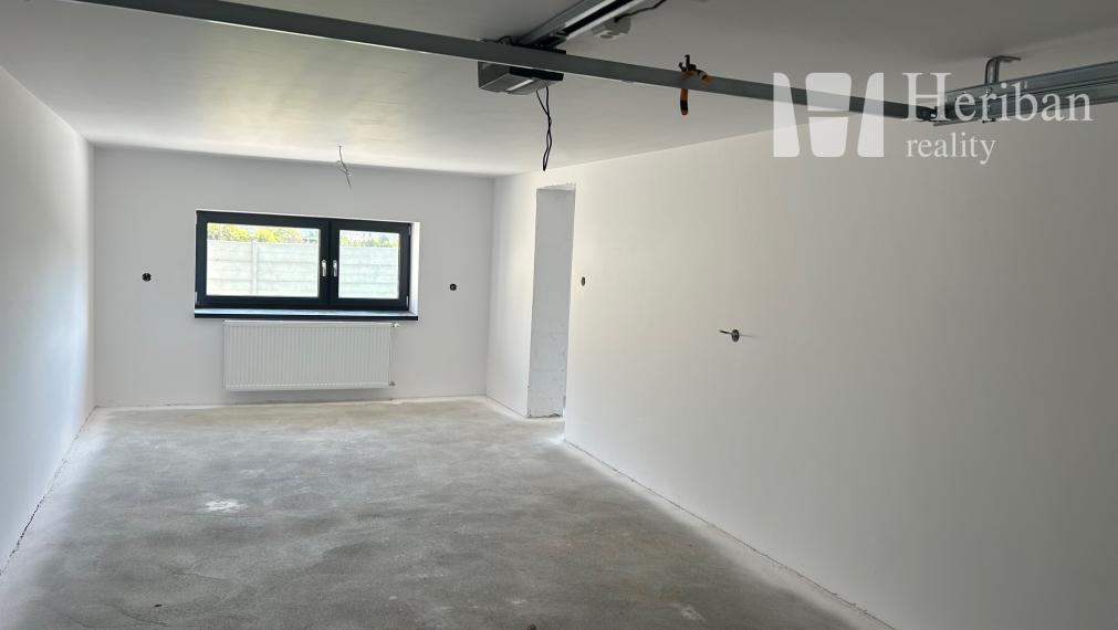 5 izb.RD+4 ár.pozemok, nová kvalitná rek.,Jazdecká ul, Sever