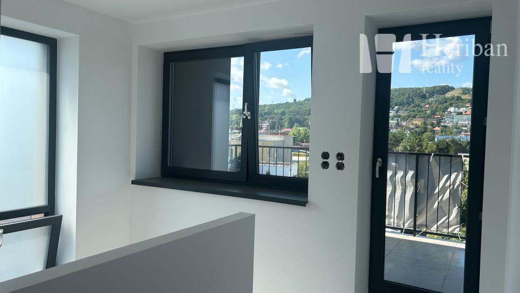 5 izb.RD+4 ár.pozemok, nová kvalitná rek.,Jazdecká ul, Sever