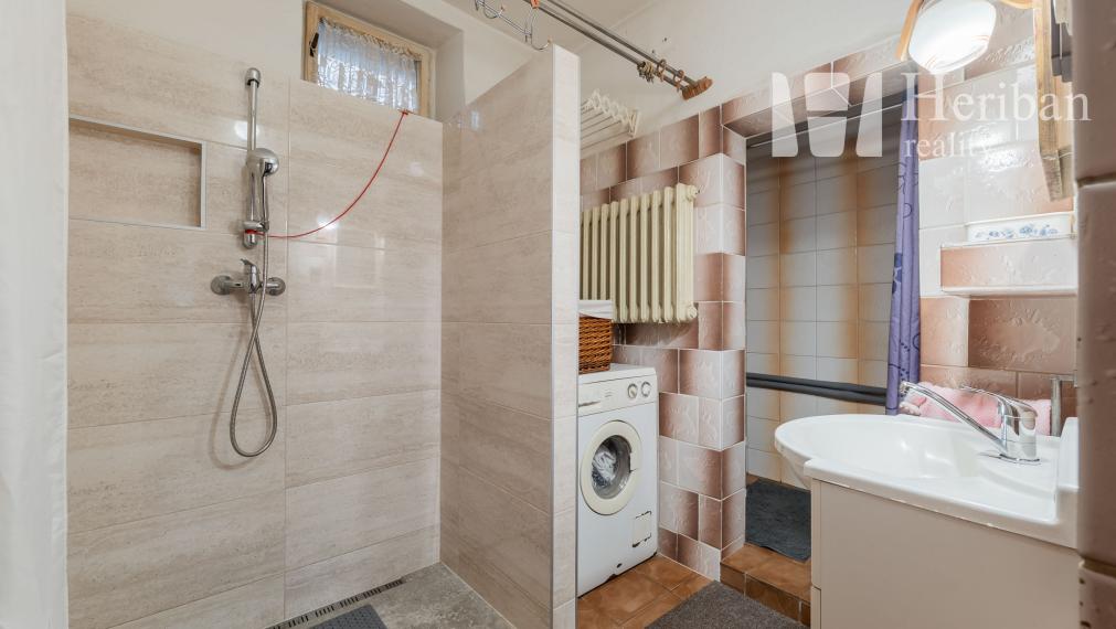 Vidiecky RD so 4-5izbami, 6,5 ár.pozemok, Lorinčík