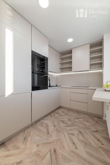 Ždiarska, 3izbový byt nová rekonštrukcia s výhľadom, 2loggie