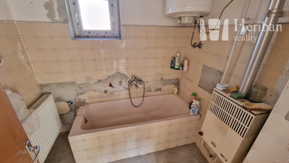 2 domy s 6,2ár.pozemkom, obec Hollóháza, Maďarsko