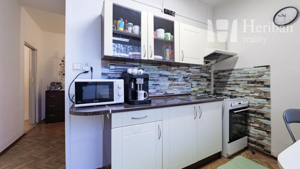 1 izb.byt s loggiou, 38m2, Mikovíniho ul, Západ-Terasa