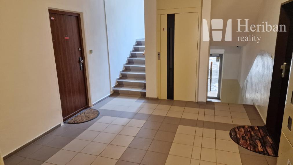 garsónka s logiou, komplet.rek, zariadená, Zupkova ul.