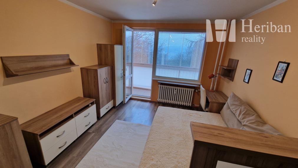 garsónka s logiou, komplet.rek, zariadená, Zupkova ul.