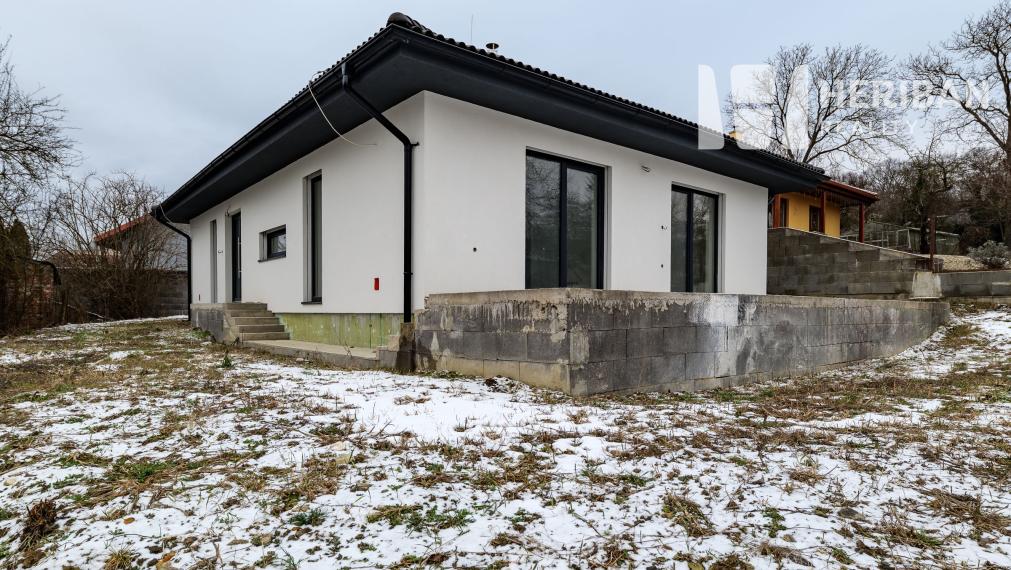 8,3 ár.pozemok so stav.povolením na RD, obec Vyšná Hutka